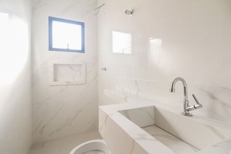 Casa à venda com 106m², 3 quartos e 2 vagasBanheiro Social