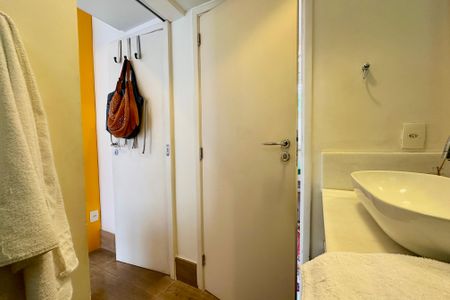 Apartamento à venda com 77m², 2 quartos e sem vaga Apartamento à venda com 77m², 2 quartos e sem vagaBanheiro