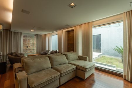 Casa à venda com 490m², 5 quartos e 8 vagasSala 1