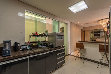 Casa à venda com 490m², 5 quartos e 8 vagasCozinha