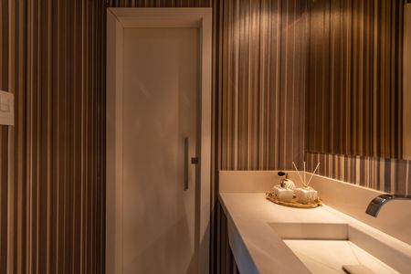 Casa à venda com 490m², 5 quartos e 8 vagasLavabo