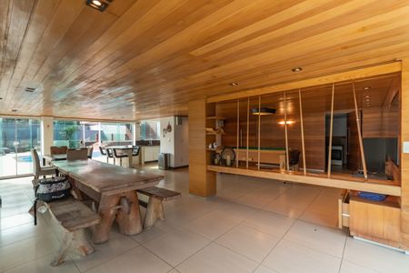 Casa à venda com 490m², 5 quartos e 8 vagasÁrea Comum - Sala de Jogos