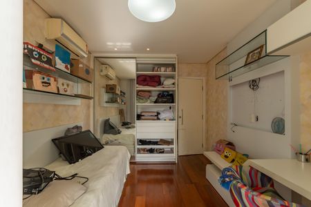 Casa à venda com 490m², 5 quartos e 8 vagasQuarto 2