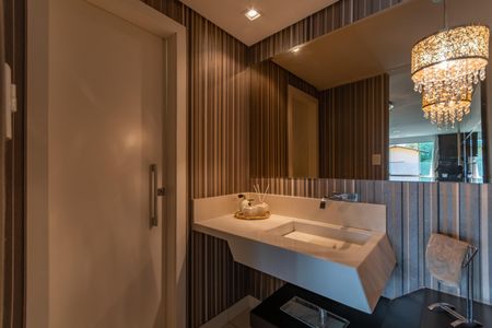 Casa à venda com 490m², 5 quartos e 8 vagasLavabo