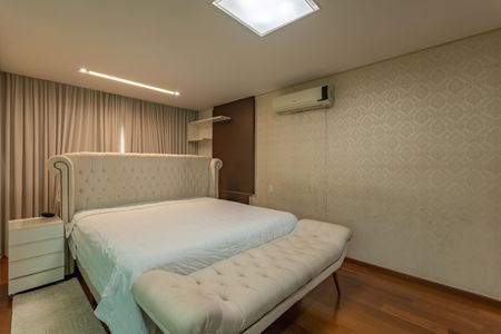 Casa à venda com 490m², 5 quartos e 8 vagasSuíte 1