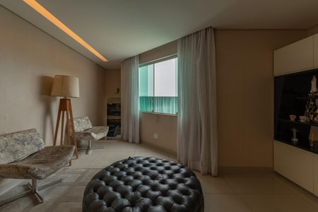 Casa à venda com 490m², 5 quartos e 8 vagasSala 3