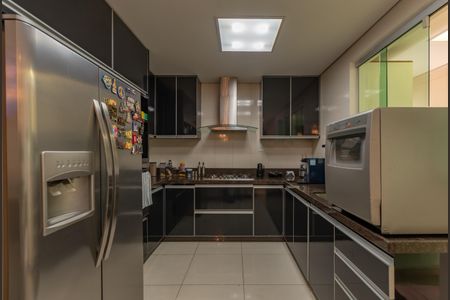 Casa à venda com 490m², 5 quartos e 8 vagasCozinha