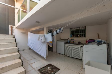 Casa à venda com 490m², 5 quartos e 8 vagasLavanderia