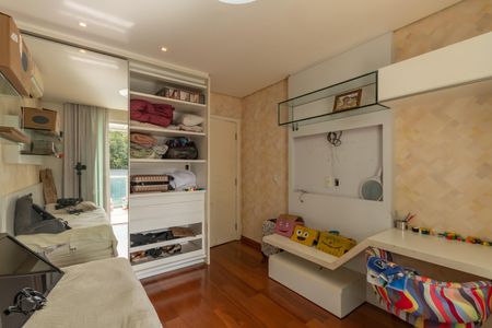 Casa à venda com 490m², 5 quartos e 8 vagasQuarto 2