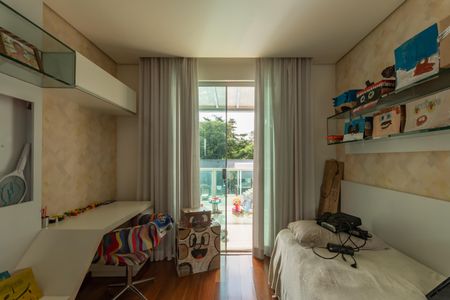 Casa à venda com 490m², 5 quartos e 8 vagasQuarto 2