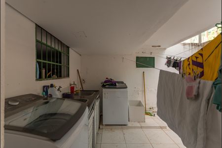 Casa à venda com 490m², 5 quartos e 8 vagasLavanderia