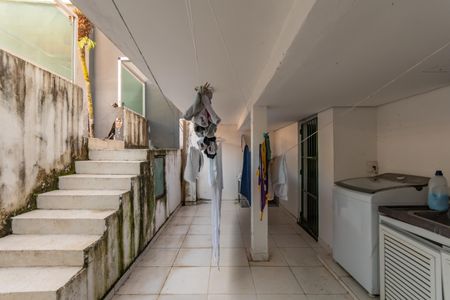 Casa à venda com 490m², 5 quartos e 8 vagasLavanderia