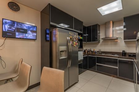 Casa à venda com 490m², 5 quartos e 8 vagasCozinha