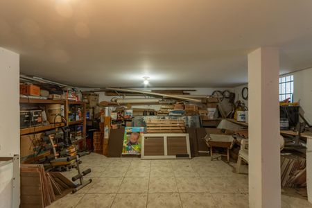 Casa à venda com 490m², 5 quartos e 8 vagasPorão