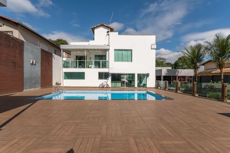 Casa à venda com 490m², 5 quartos e 8 vagasPiscina