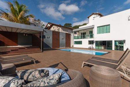 Casa à venda com 490m², 5 quartos e 8 vagasPiscina