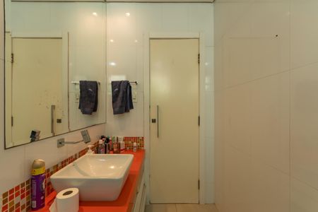 Casa à venda com 490m², 5 quartos e 8 vagasBanheiro Social