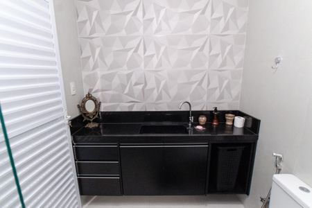 Casa à venda com 220m², 4 quartos e sem vagaBanheiro 