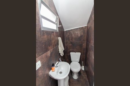 Casa à venda com 220m², 4 quartos e sem vagaTérreo - Lavabo de Serviço - 