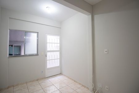 Casa para alugar com 55m², 2 quartos e sem vaga Casa para alugar com 55m², 2 quartos e sem vagaSala