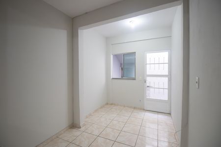 Casa para alugar com 55m², 2 quartos e sem vaga Casa para alugar com 55m², 2 quartos e sem vagaSala