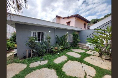 Casa à venda com 180m², 3 quartos e 3 vagas Casa à venda com 180m², 3 quartos e 3 vagasQuintal