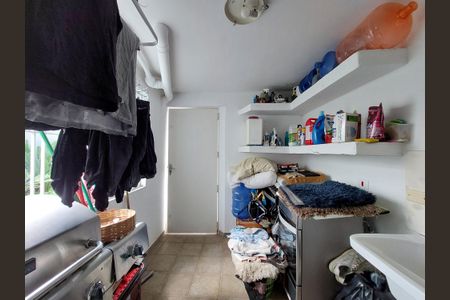 Casa à venda com 180m², 3 quartos e 3 vagas Casa à venda com 180m², 3 quartos e 3 vagasÁrea de Serviço