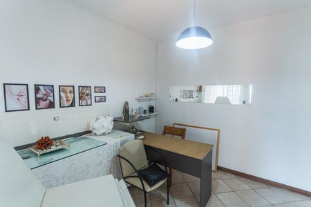 Casa à venda com 600m², 7 quartos e 2 vagasCozinha da Casa de Fundos