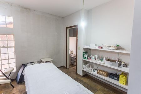 Casa à venda com 600m², 7 quartos e 2 vagasQuarto 1 da Casa de Fundos