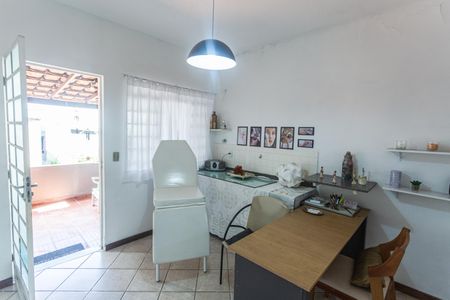 Casa à venda com 600m², 7 quartos e 2 vagasCozinha da Casa de Fundos