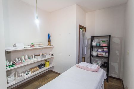 Casa à venda com 600m², 7 quartos e 2 vagasQuarto 1 da Casa de Fundos