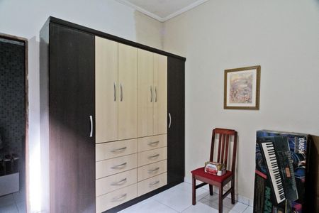 Casa à venda com 100m², 6 quartos e 2 vagasSuíte