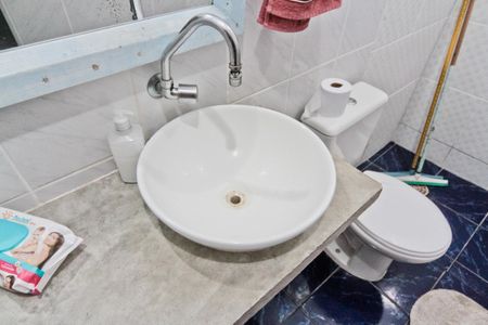 Casa à venda com 100m², 6 quartos e 2 vagasCasa 2 - banheiro