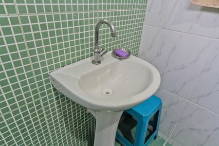 Casa à venda com 100m², 6 quartos e 2 vagasBanheiro