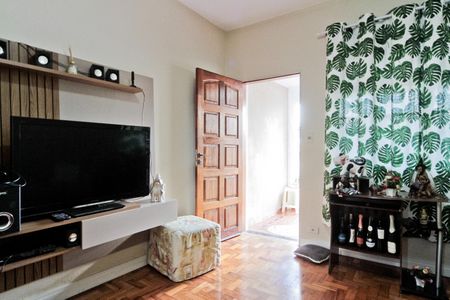 Casa à venda com 100m², 6 quartos e 2 vagasSala