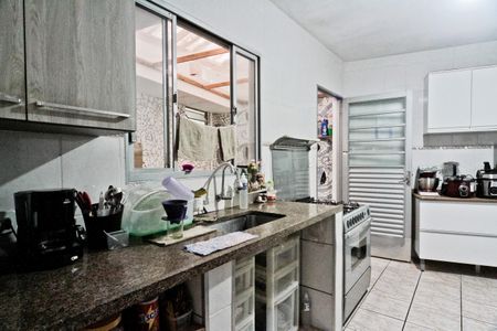 Casa à venda com 100m², 6 quartos e 2 vagasCasa 2 - cozinha