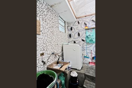 Casa à venda com 100m², 6 quartos e 2 vagasCasa 2 - área de serviço