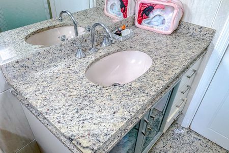 Apartamento para alugar com 170m², 4 quartos e 3 vagasBanheiro da Suíte 1