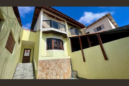 Casa à venda com 181m², 3 quartos e 2 vagasFrente 