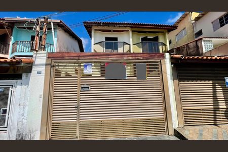 Casa à venda com 181m², 3 quartos e 2 vagasPlaca instalada na fachada do imóvel 