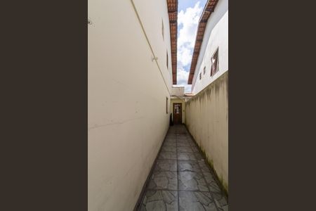 Casa à venda com 181m², 3 quartos e 2 vagasCorredor Lateral