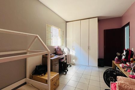 Casa à venda com 300m², 2 quartos e 2 vagasQuarto 2