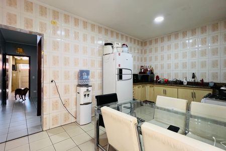 Casa à venda com 300m², 2 quartos e 2 vagasCozinha