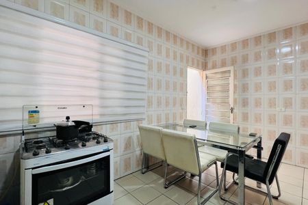 Casa à venda com 300m², 2 quartos e 2 vagasCozinha