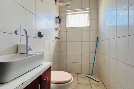 Casa à venda com 300m², 2 quartos e 2 vagasBanheiro