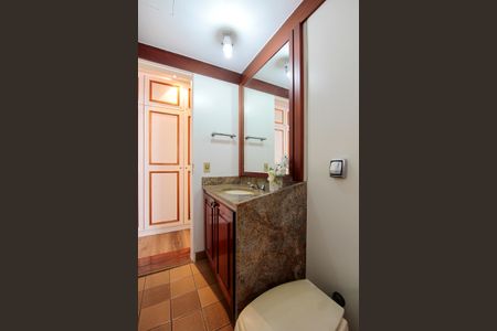 Apartamento à venda com 142m², 3 quartos e 2 vagasBanheiro Quarto 2 suíte