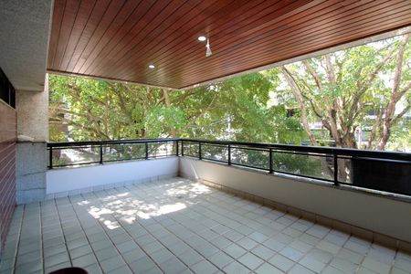 Apartamento à venda com 142m², 3 quartos e 2 vagasVaranda Sala