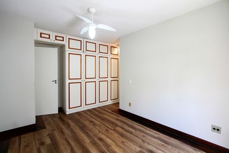 Apartamento à venda com 142m², 3 quartos e 2 vagasQuarto 2 suíte