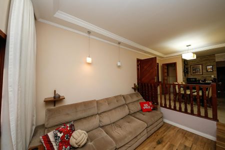 Casa à venda com 250m², 4 quartos e 2 vagas Casa à venda com 250m², 4 quartos e 2 vagasSala de estar