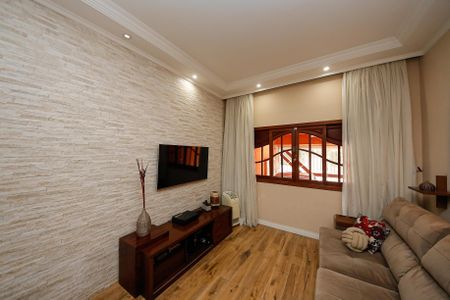 Casa à venda com 250m², 4 quartos e 2 vagas Casa à venda com 250m², 4 quartos e 2 vagasSala de estar